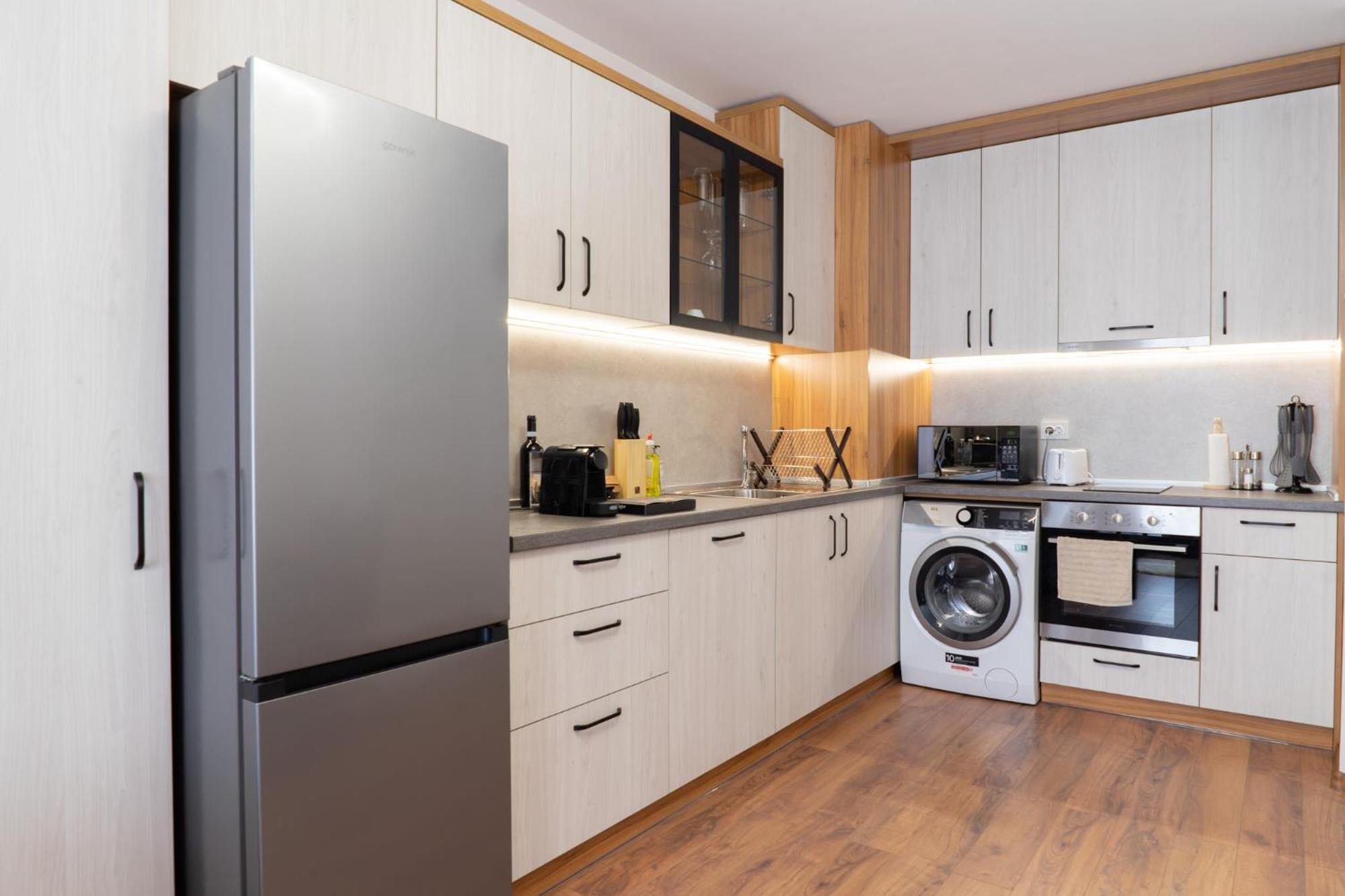 New Modern & Cozy Apartment With Free Private Parking And Ev Charging Station Varna ภายนอก รูปภาพ