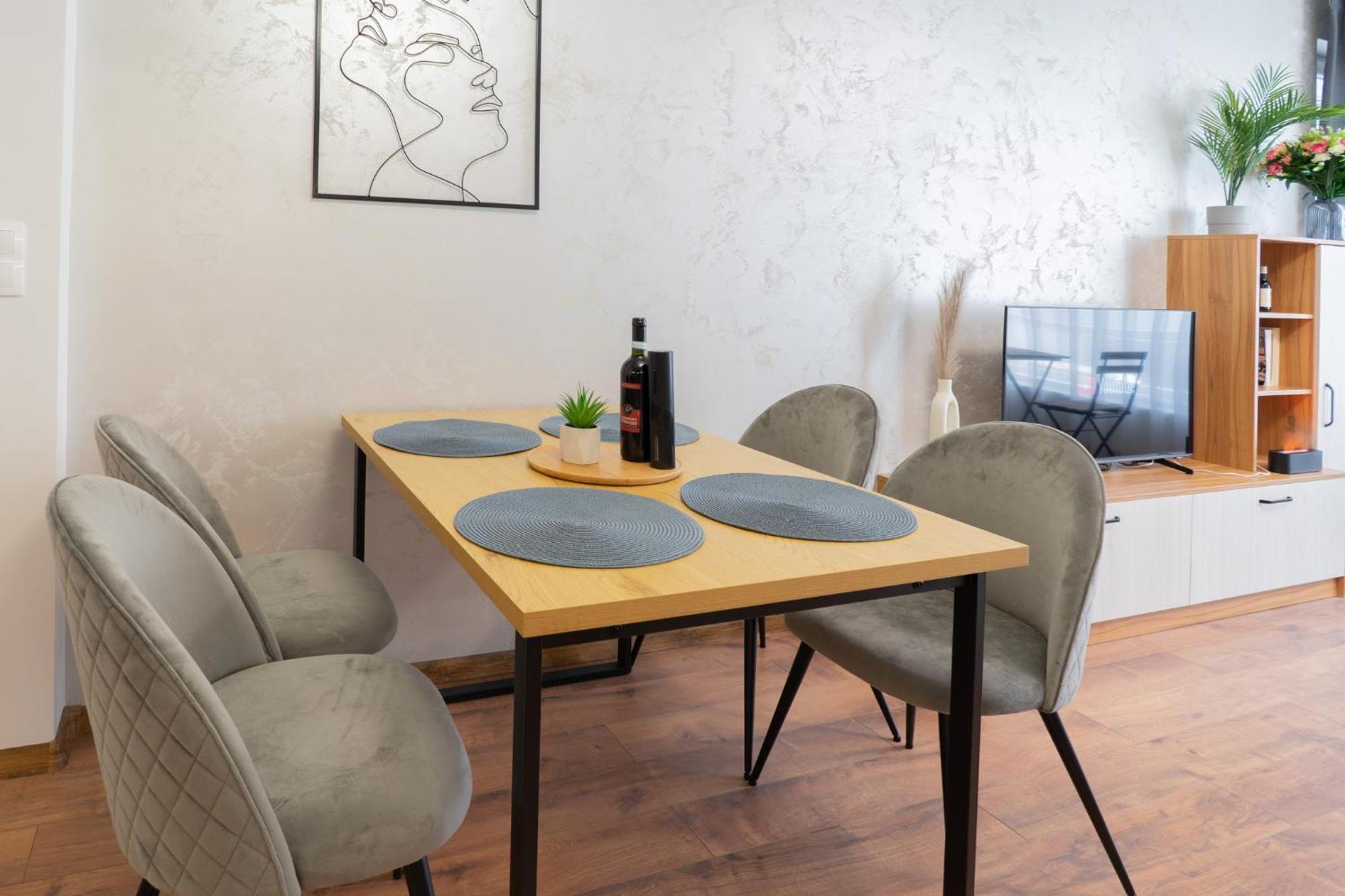 New Modern & Cozy Apartment With Free Private Parking And Ev Charging Station Varna ภายนอก รูปภาพ